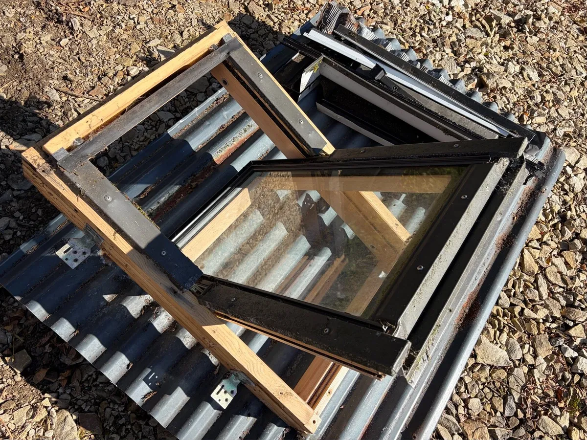 Used Fakro skylight - 55 x 78cm Centre Pivot - Image 1
