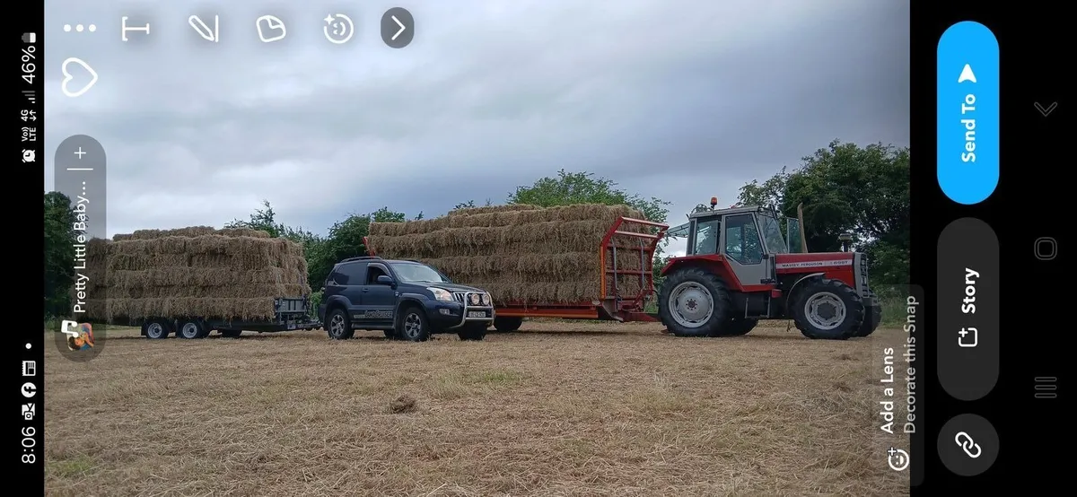 Square and round bales of hay - Image 2
