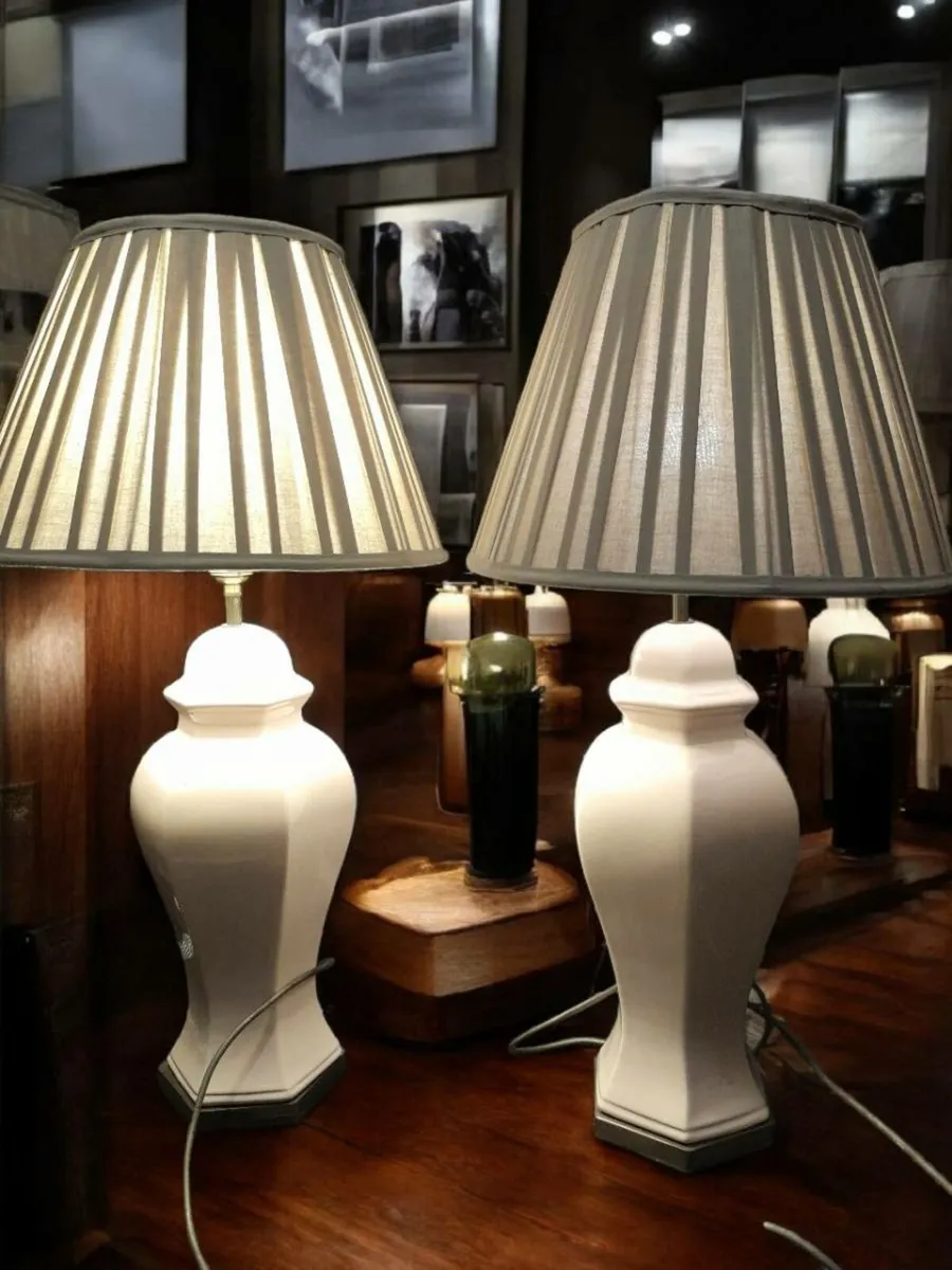 Pair of tall elegant brass base lamps - Image 1