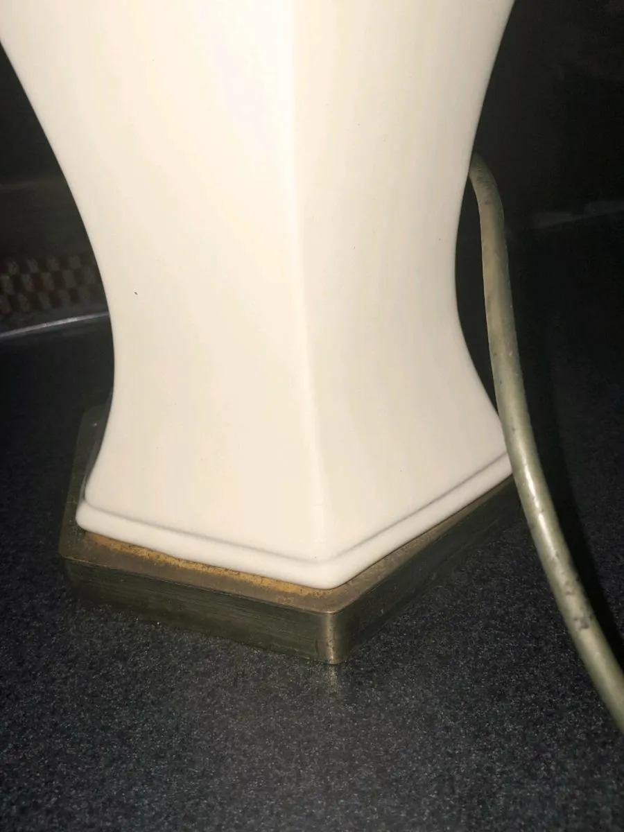 Pair of tall elegant brass base lamps - Image 2