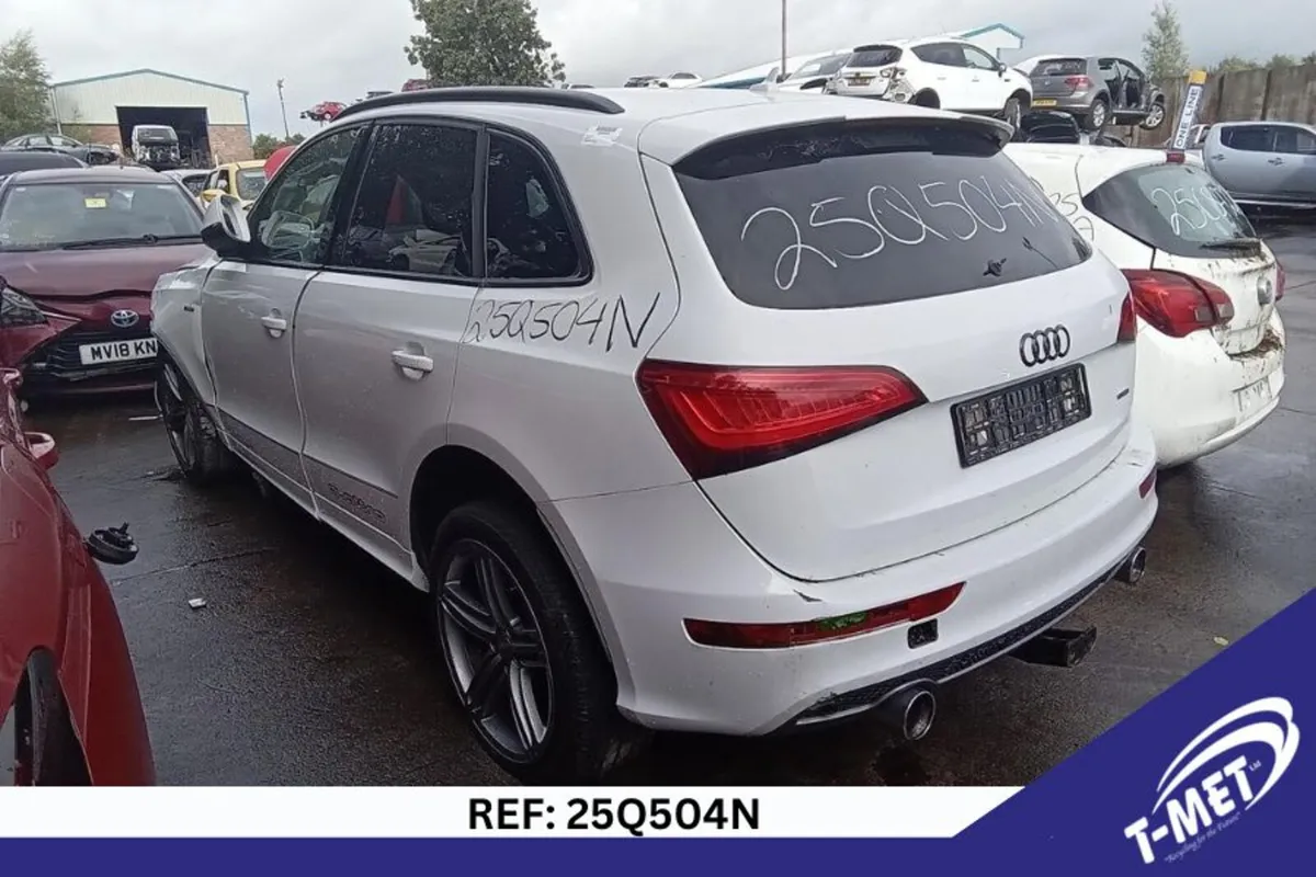2013 AUDI Q5 BREAKIING FOR PARTS - Image 1