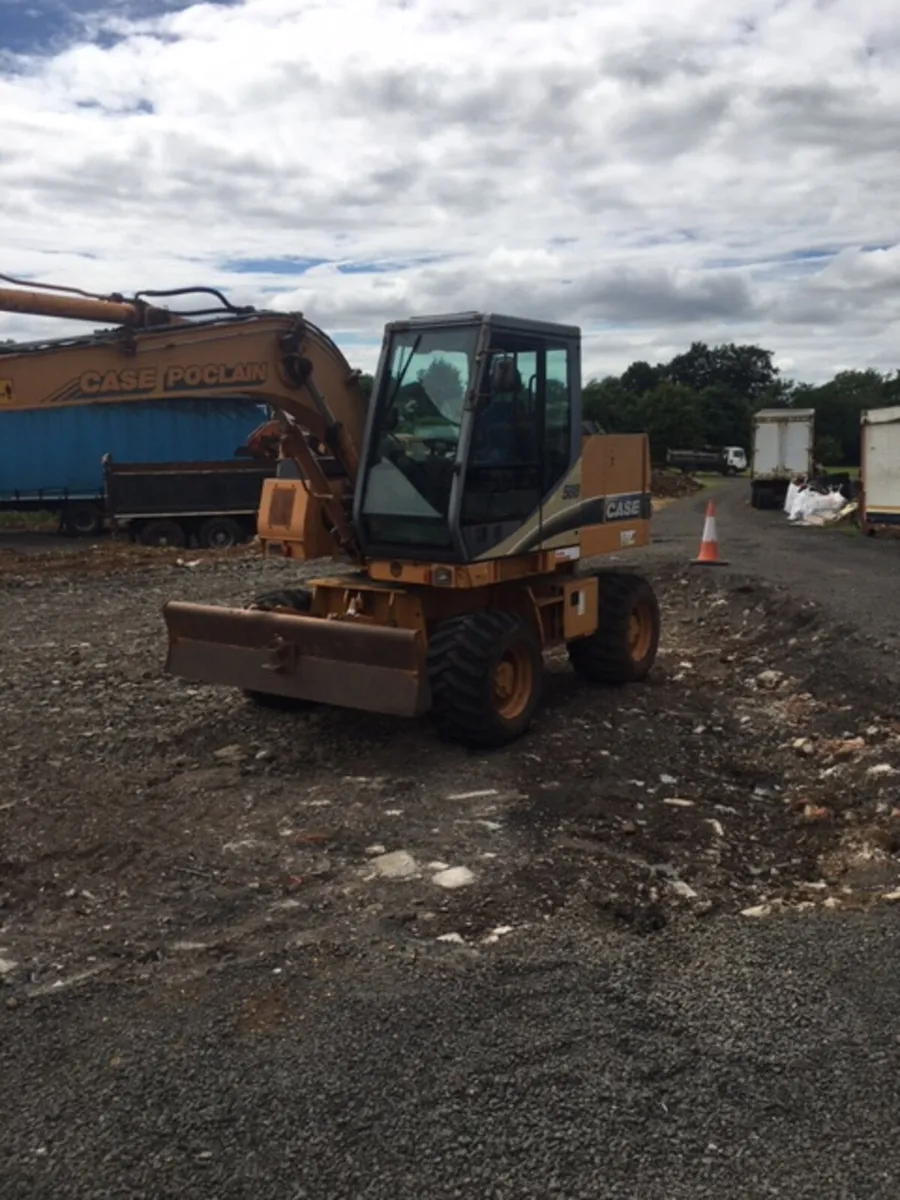 EXCAVATOR RUBBER DUCK  CASE 588 15 -16 TONS  LOW - Image 4