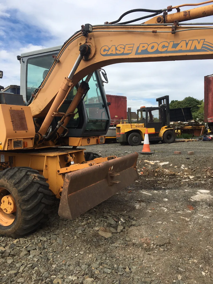 EXCAVATOR RUBBER DUCK  CASE 588 15 -16 TONS  LOW - Image 2