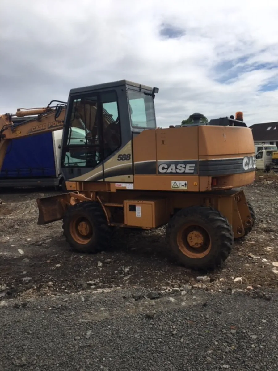 EXCAVATOR RUBBER DUCK  CASE 588 15 -16 TONS  LOW - Image 3