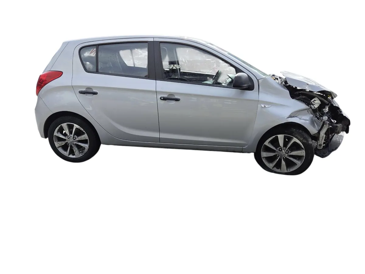 2014 HYUNDAI I20 For Breaking/Dismantling - Image 2