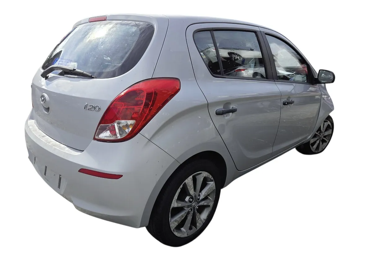 2014 HYUNDAI I20 For Breaking/Dismantling - Image 3