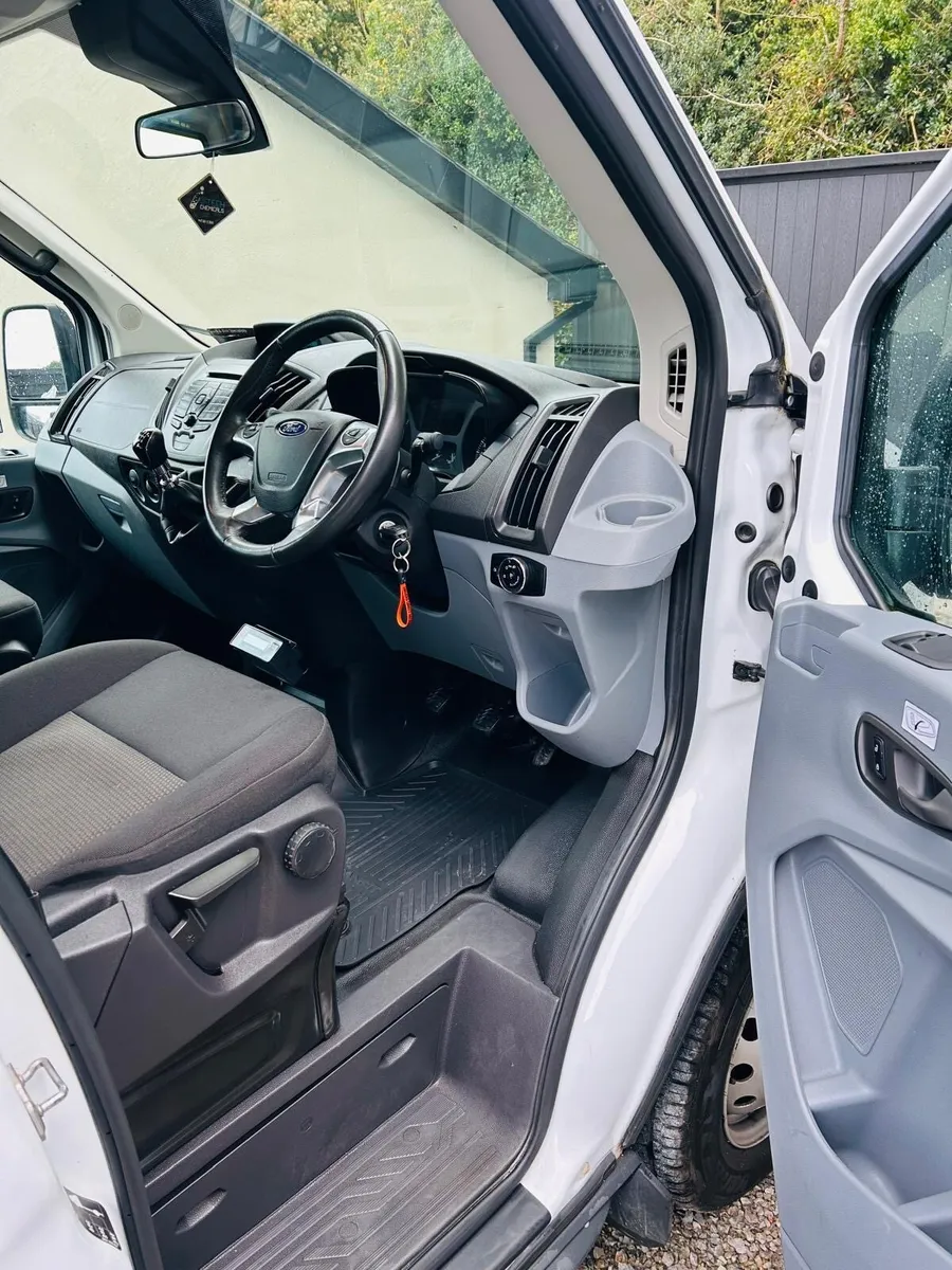 Ford transit 460 TREND 17 seats - Image 4