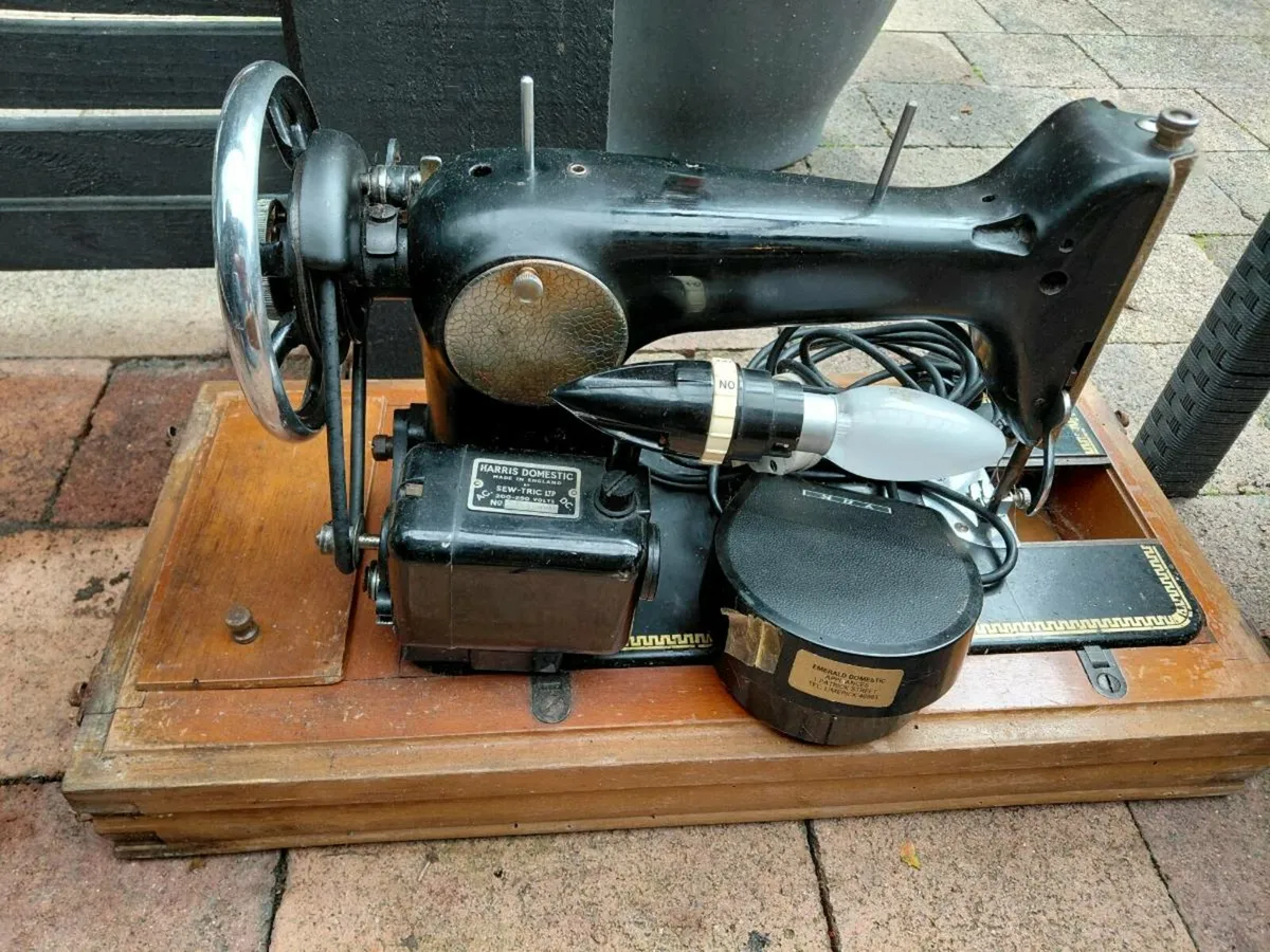 HARRIS Sewing Machine - Image 1
