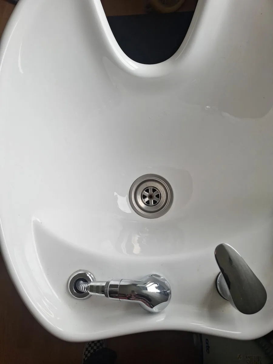 Salon equipment - Image 2