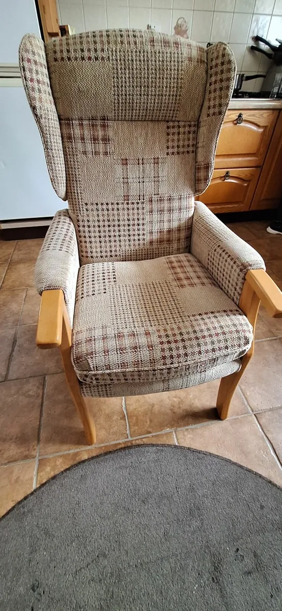 Suite of furniture - Image 1