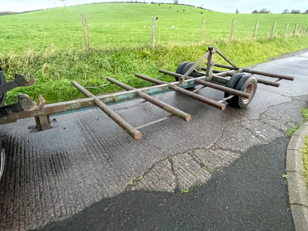 6 bale trailer - Image 1