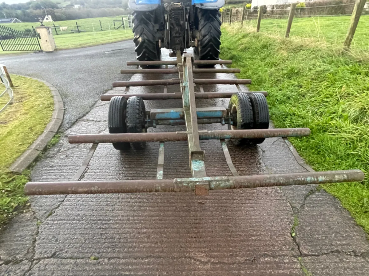 6 bale trailer - Image 2