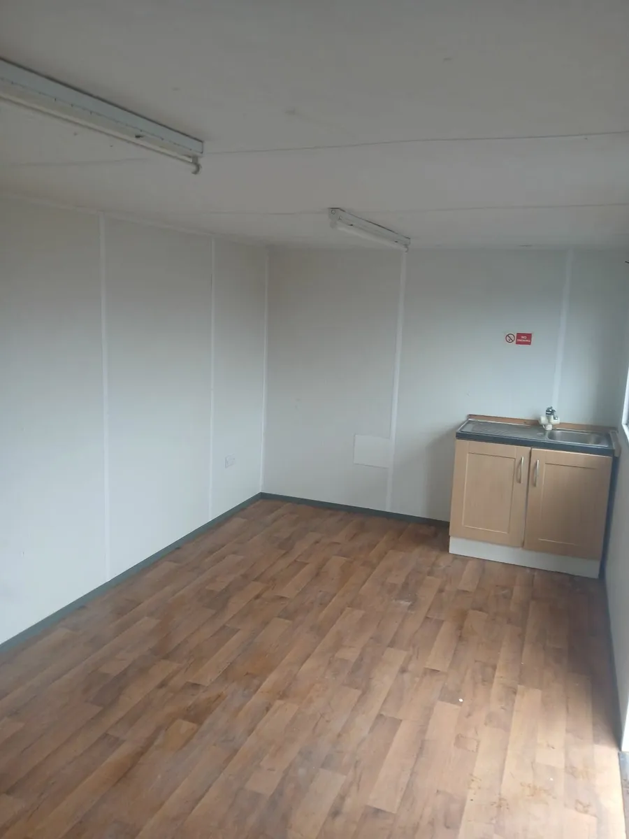 Cabins and containers - Image 2