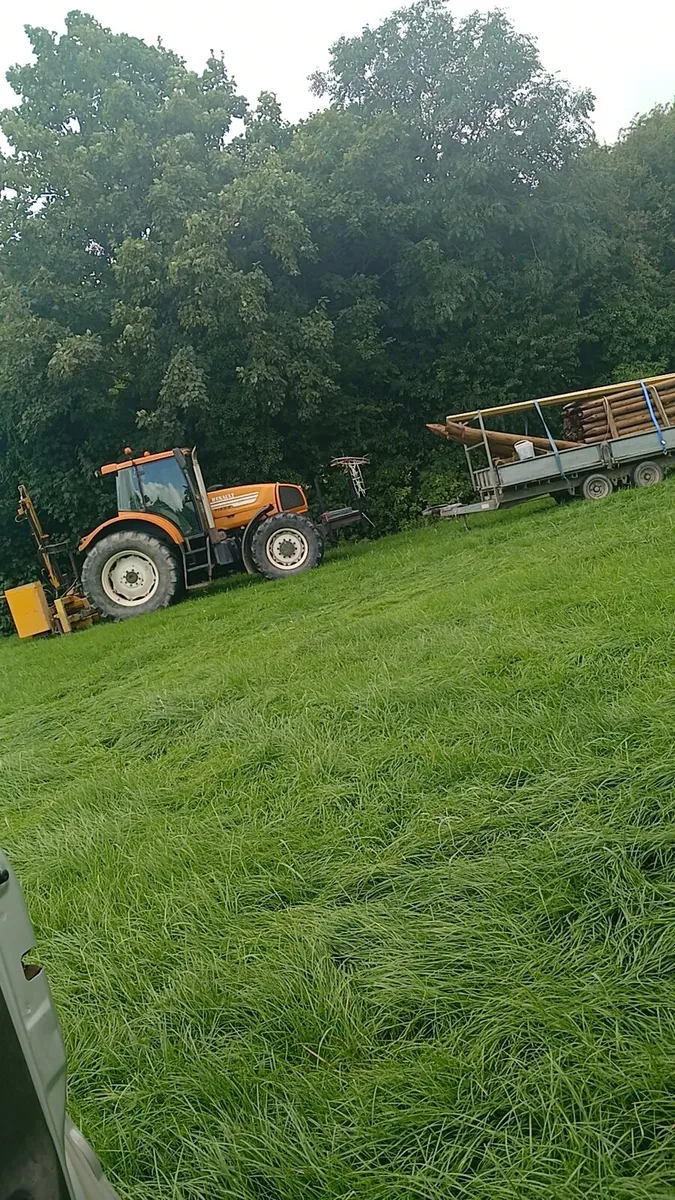 Fencing contractor - Image 4