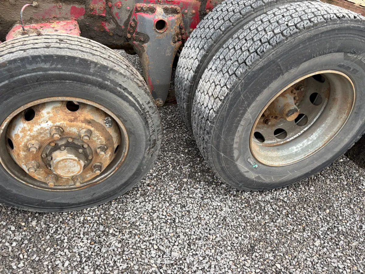 2005 Scania 94D 300 Flatbed - Image 3