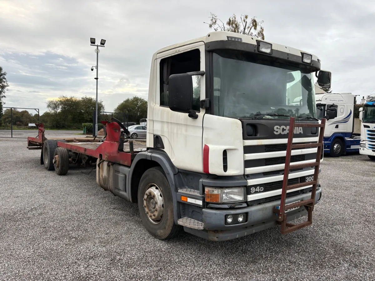 2005 Scania 94D 300 Flatbed - Image 2
