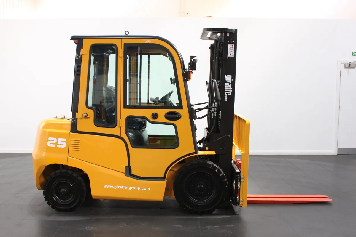 giraffe FD25| Full Cab Diesel |Forklift - Image 4