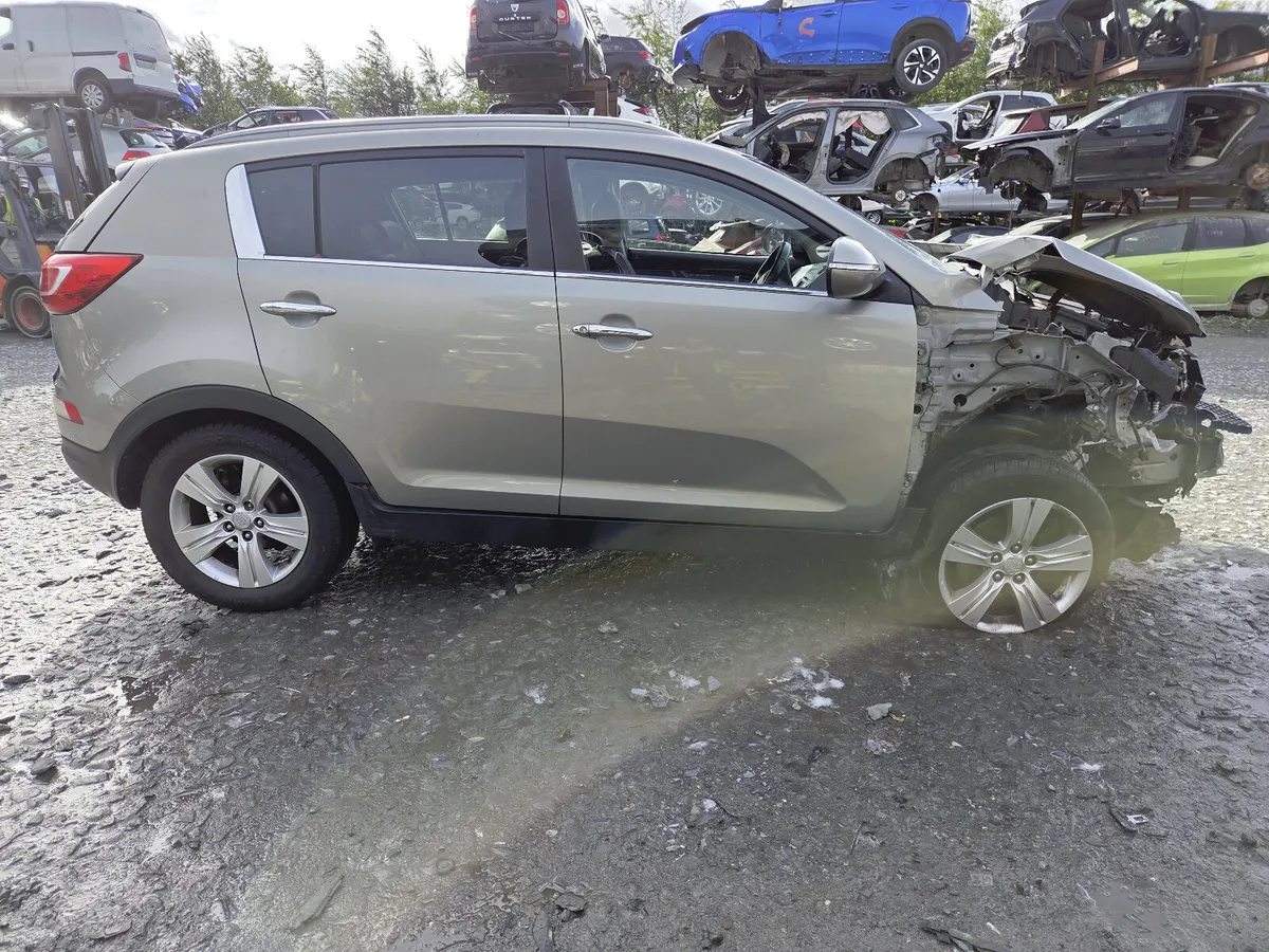 2013 KIA SPORTAGE For Breaking/Dismantling - Image 2