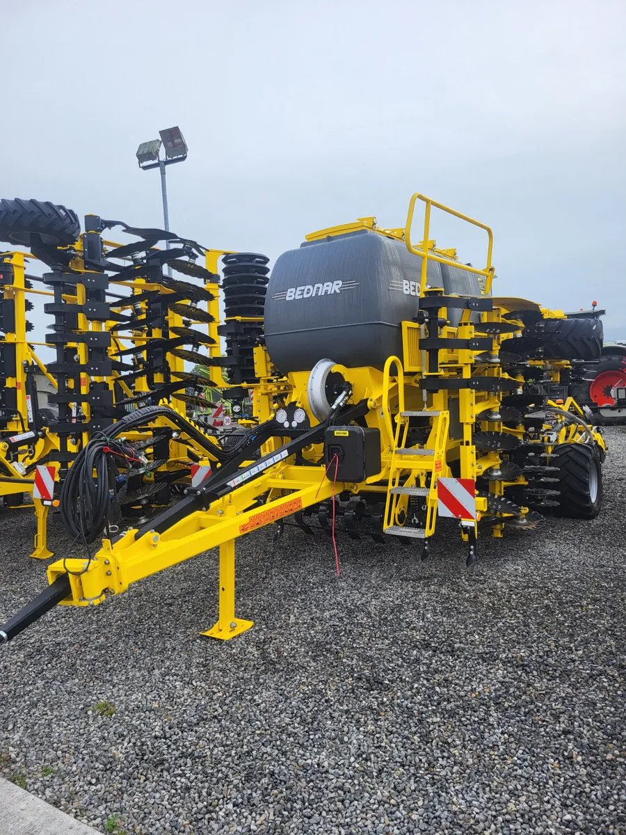 BEDNAR OMEGA 4000FL Seed Drill - Image 1