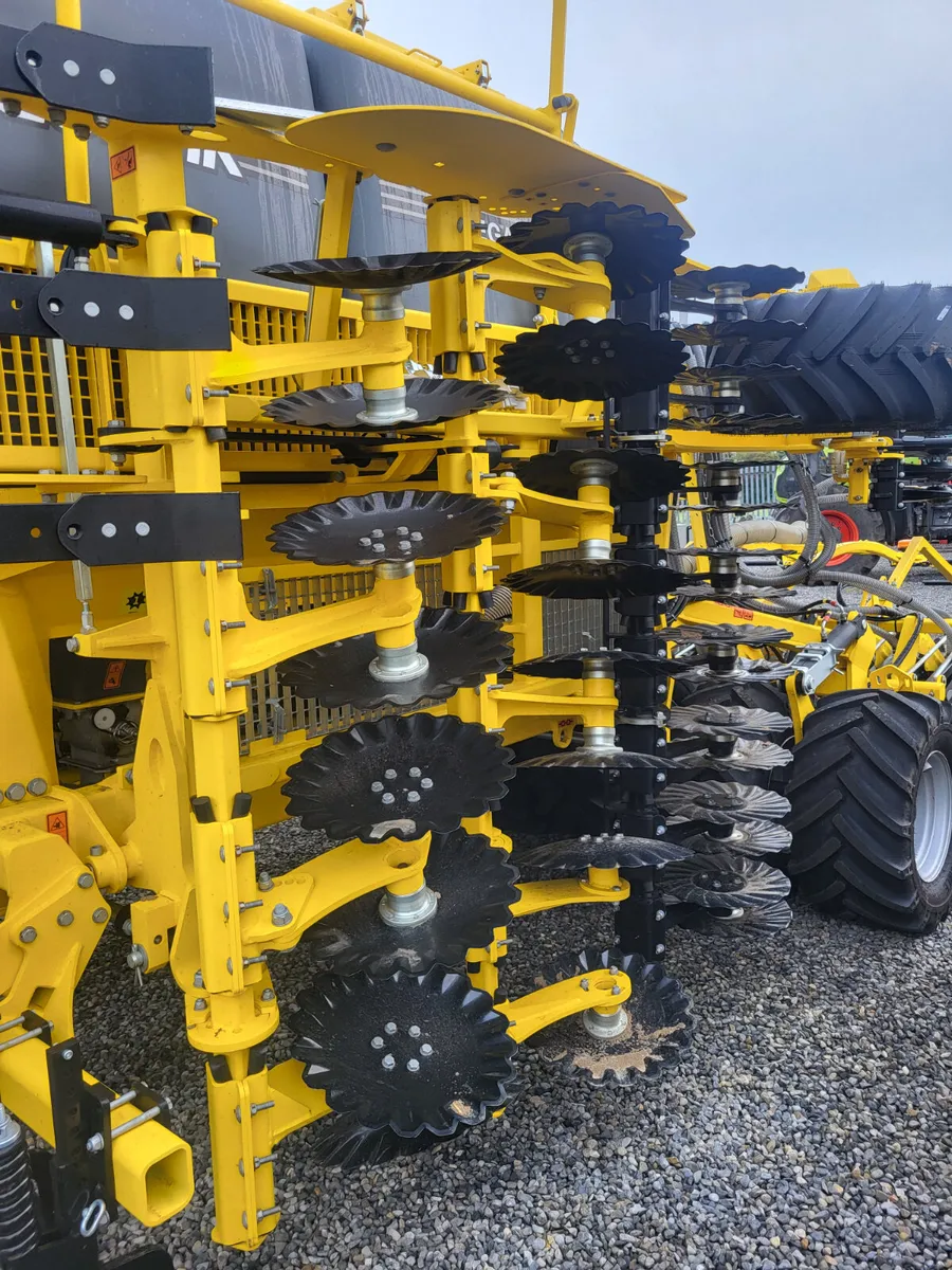 BEDNAR OMEGA 4000FL Seed Drill - Image 3