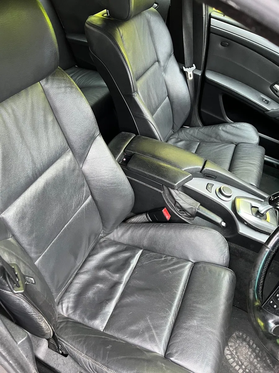 Breaking bmw 520 M sport 2009 e60 a52/7 n47d20a - Image 3