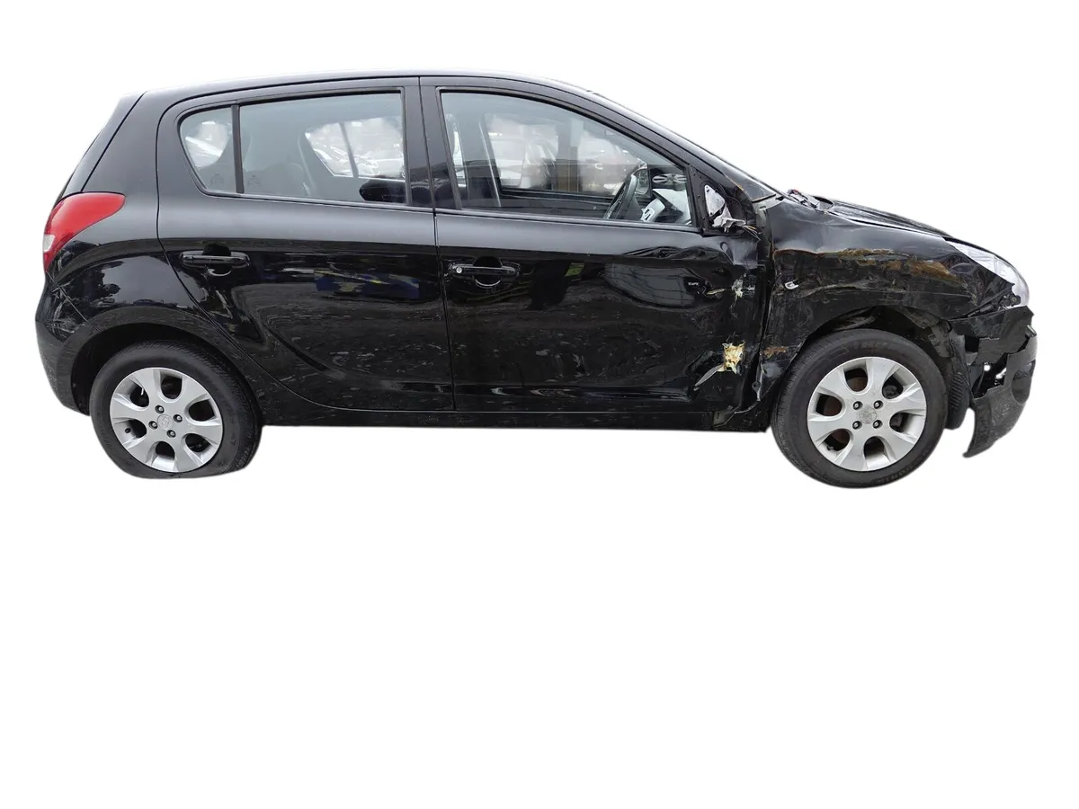 2011 HYUNDAI I20 For Breaking/Dismantling - Image 2