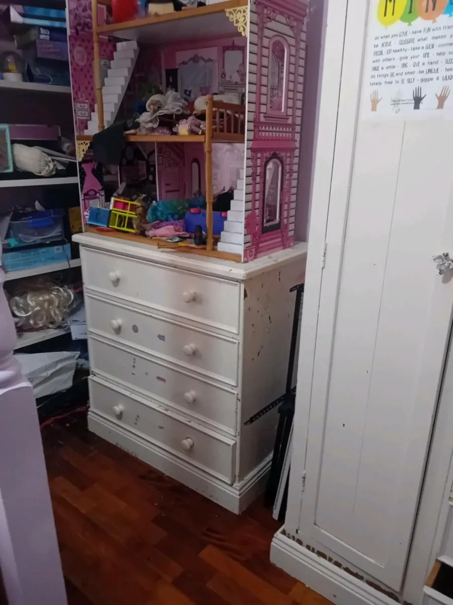 Wardrobe inbuilt chest of drawers - Image 4