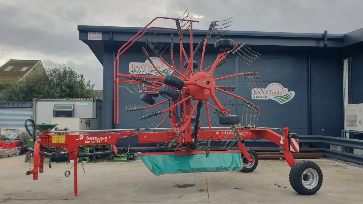 Kverneland  Tarrup 9472C Twin Rotor Rake - Image 1