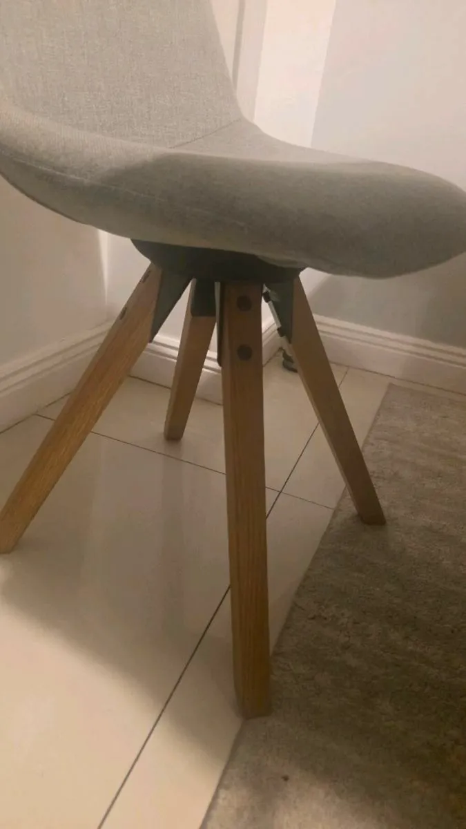 Dining table & 6 chairs - Image 2