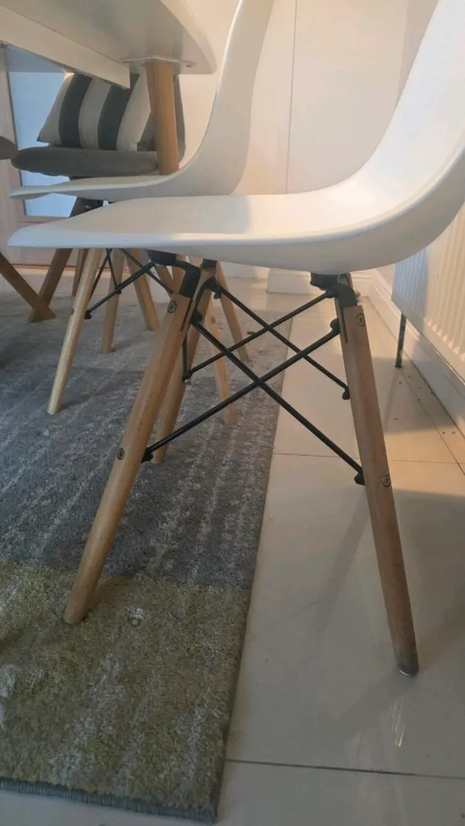 Dining table & 6 chairs - Image 4