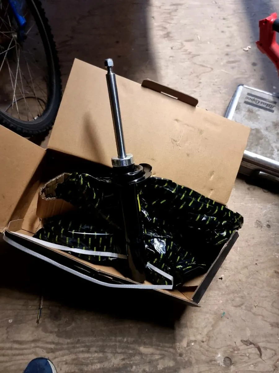 Brand New Bmw 320d  front shocks new - Image 2