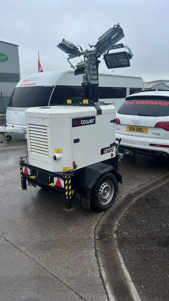 Italtower Electric Mast LED Tower Light – Ex Demo - Image 1