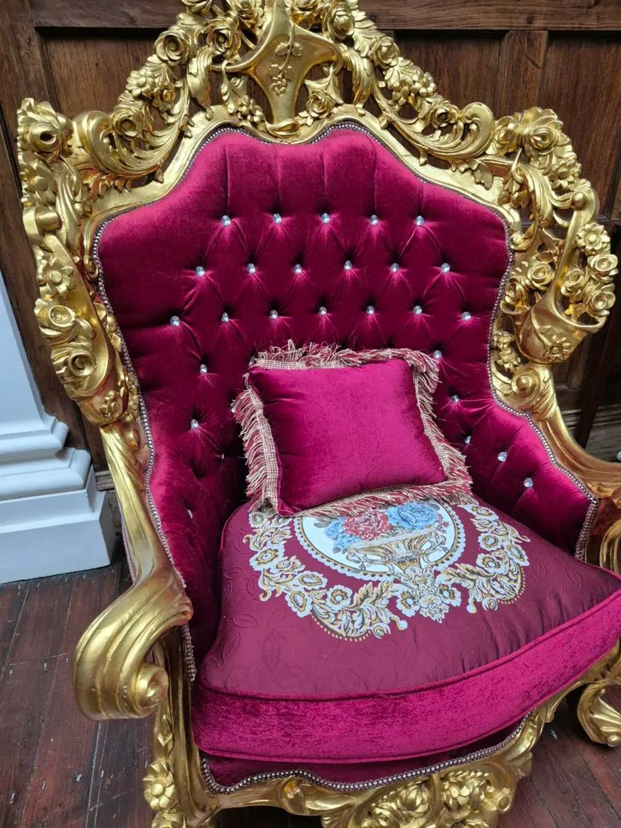 Gold Guild Sofa &  2 Chairs. - Image 3