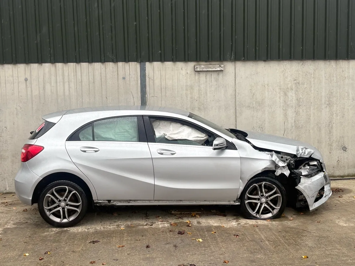 2015 Mercedes A Class for parts - Image 4
