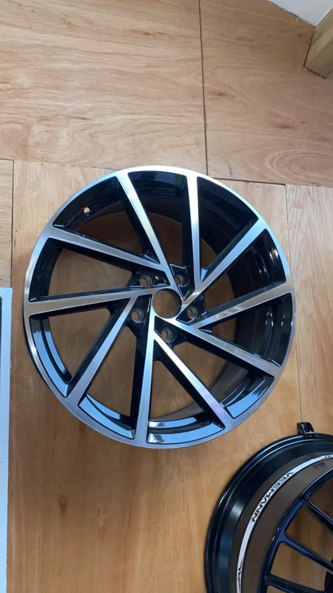 VW Golf Spielberg alloys - Image 1