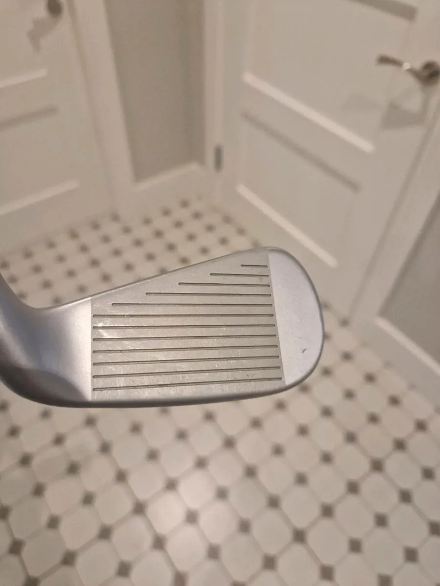 Taylormade P DHY 22 Degree 4 iron Left Handed - Image 2