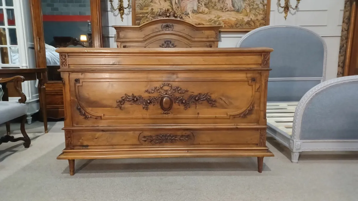 Two unique antique beds - double and king size - Image 4