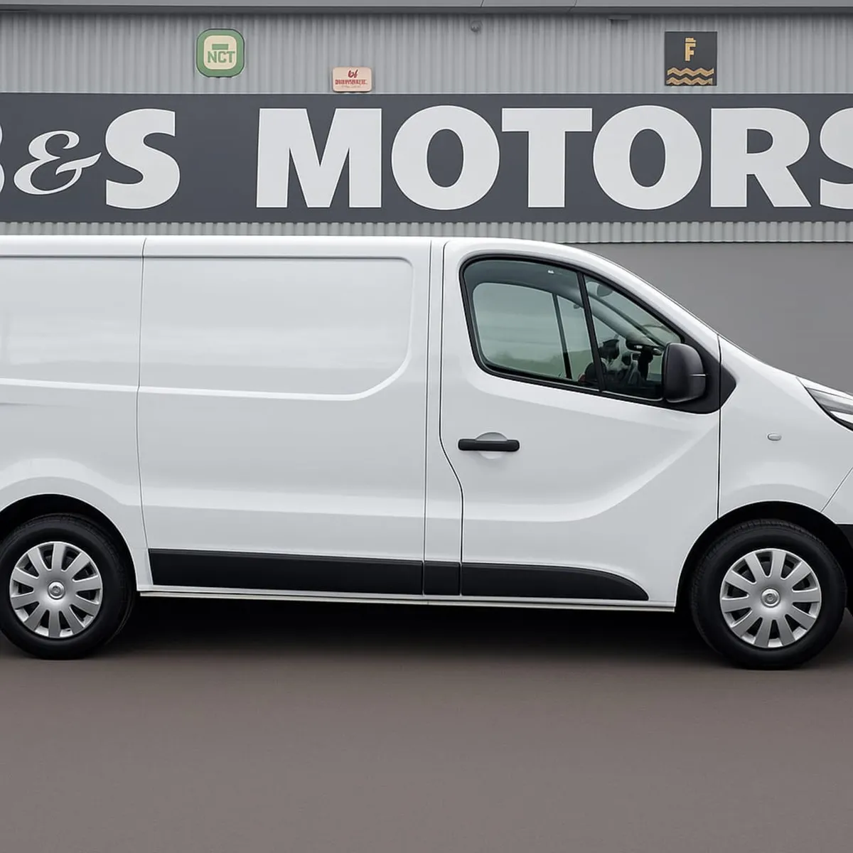 Renault Trafic 2019 ONLY 58000KM ✨ LEATHER SEATS ✨ - Image 3