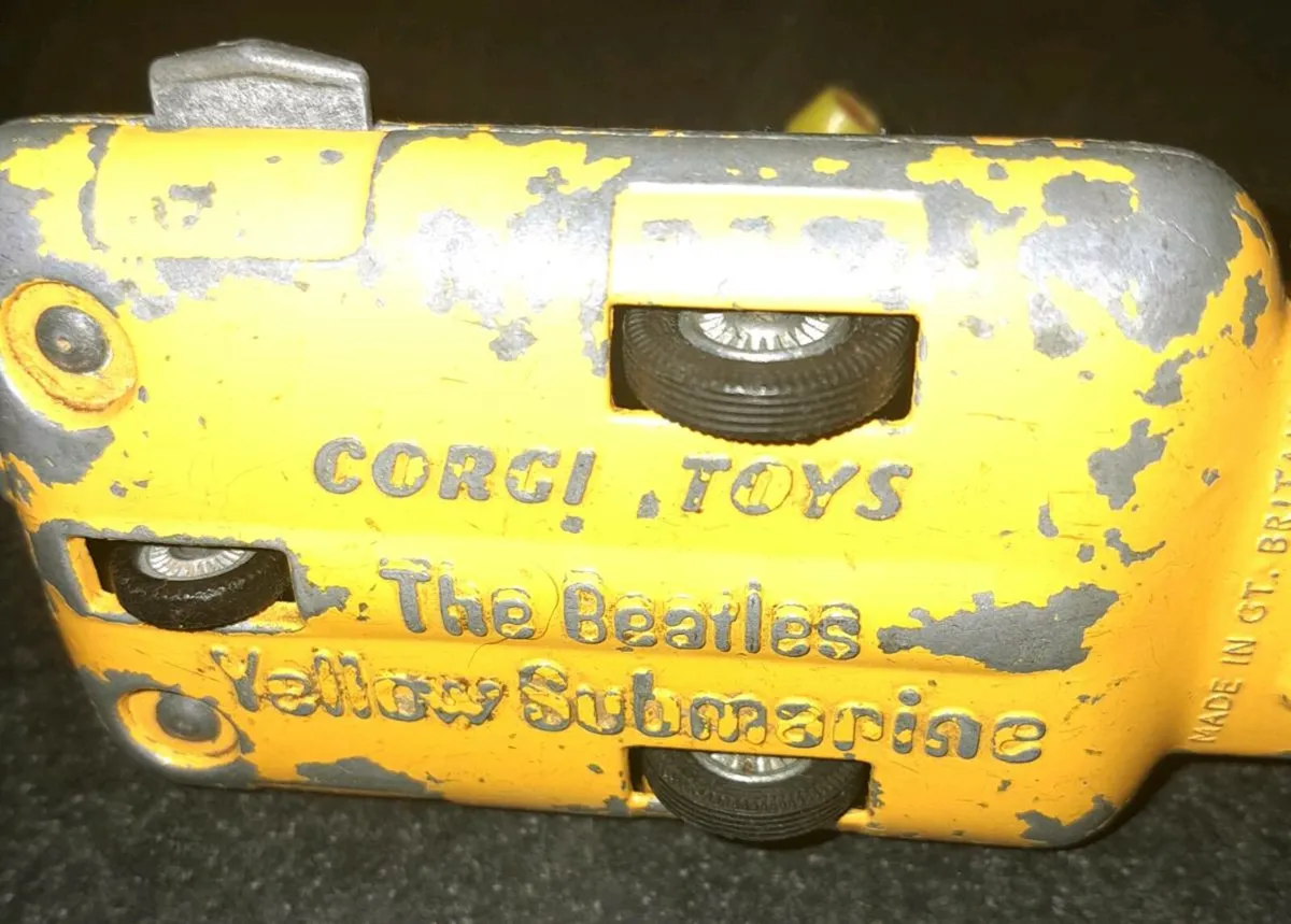 Corgi Yellow Submarine Beatles - Image 2