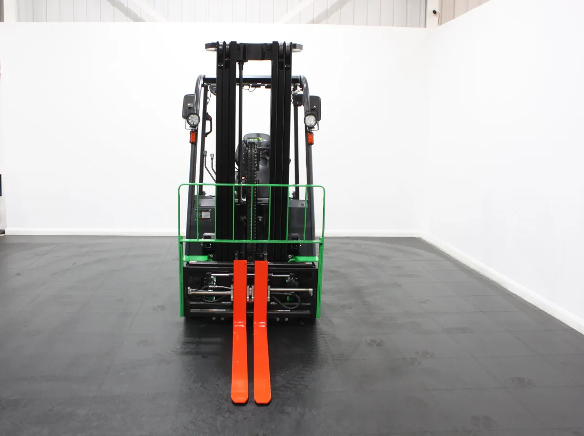 giraffe GBL20 2T Lithium Electric 3-Wheel Forklift - Image 3