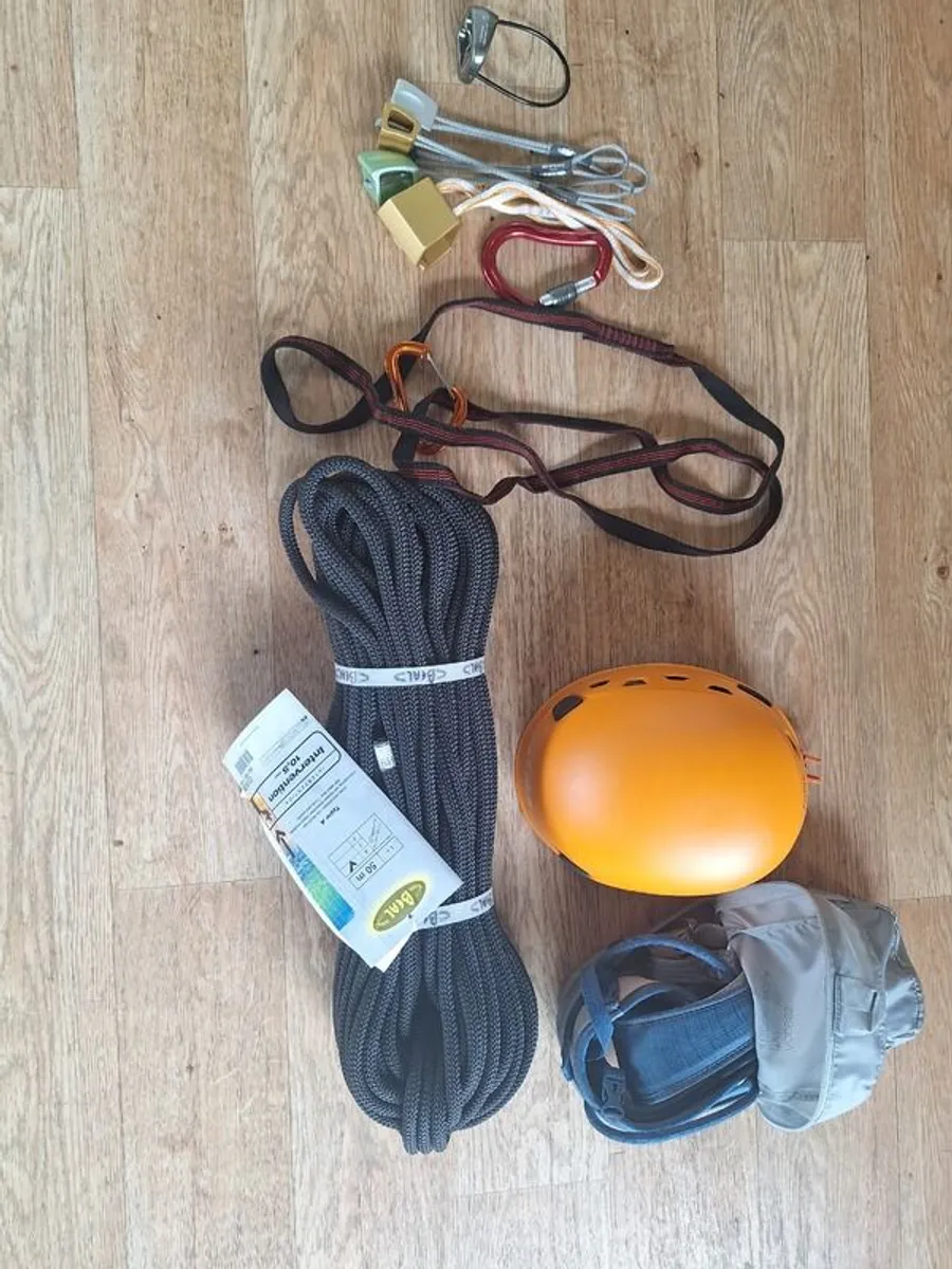 Rock climbing equipment - Image 1