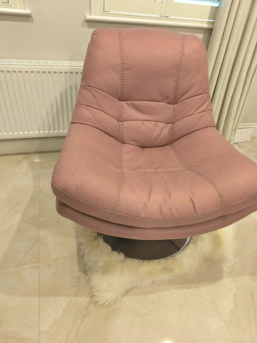 Reading Comfort swivel Chair - Image 3