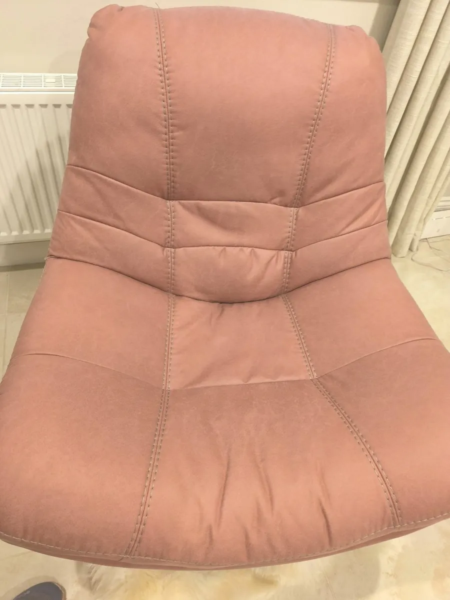 Reading Comfort swivel Chair - Image 4