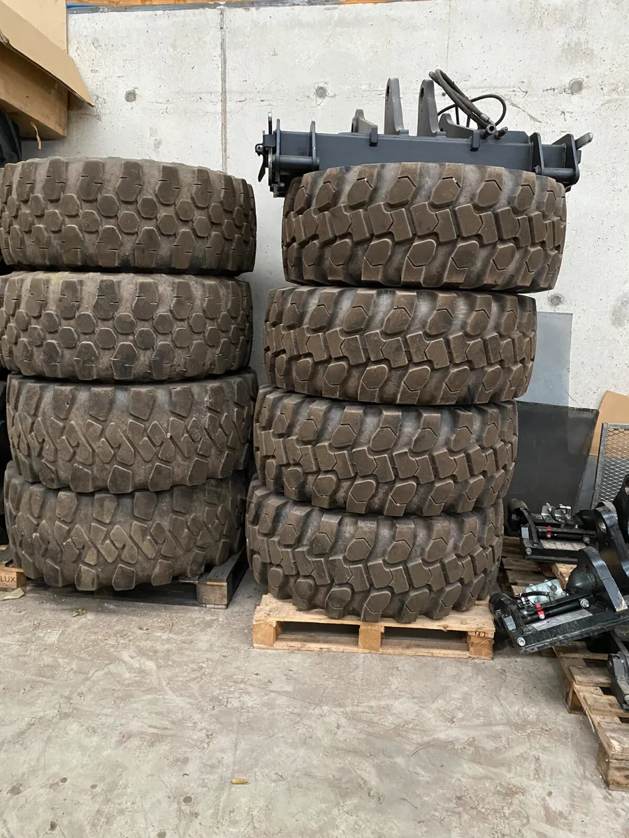 JCB LOADER TYRES - Image 3