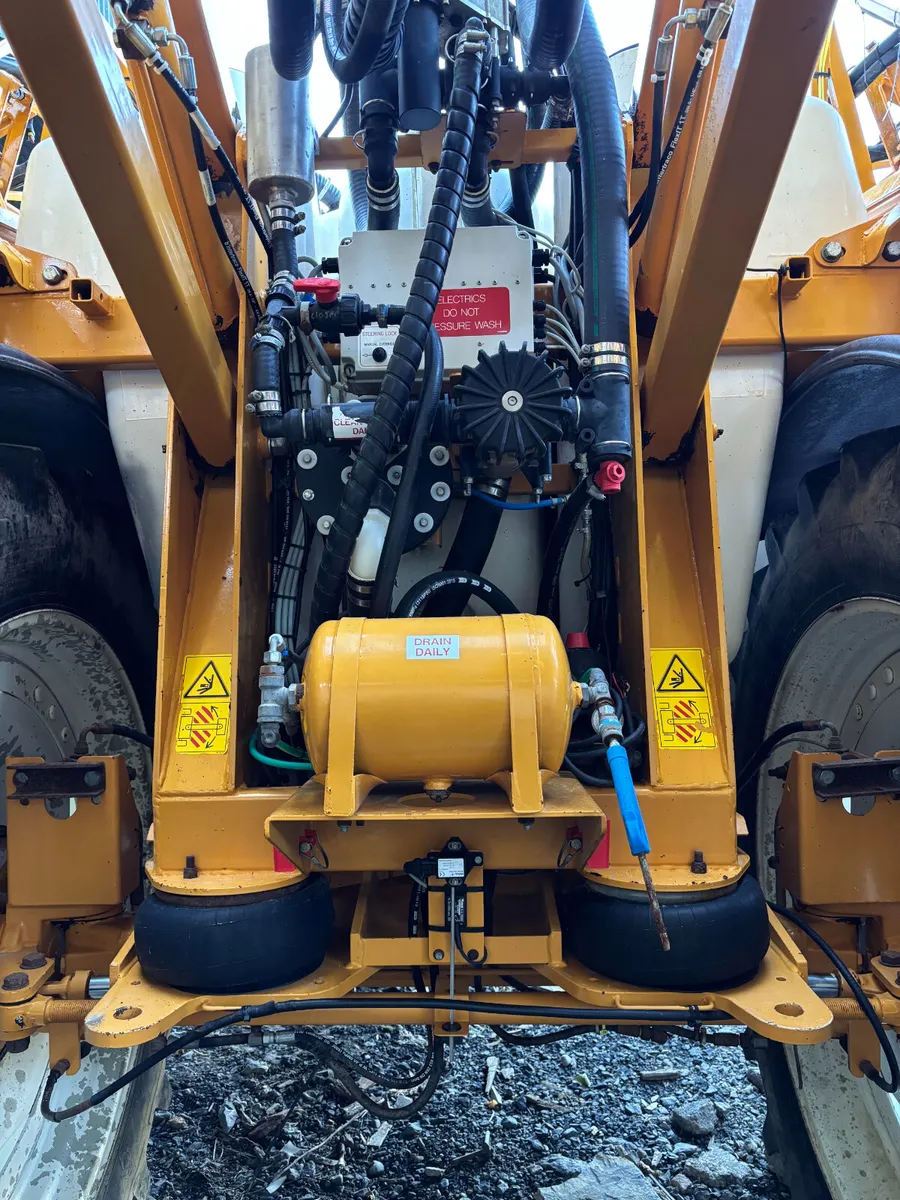 Knight Trailblazer Trailed Sprayer - Image 3