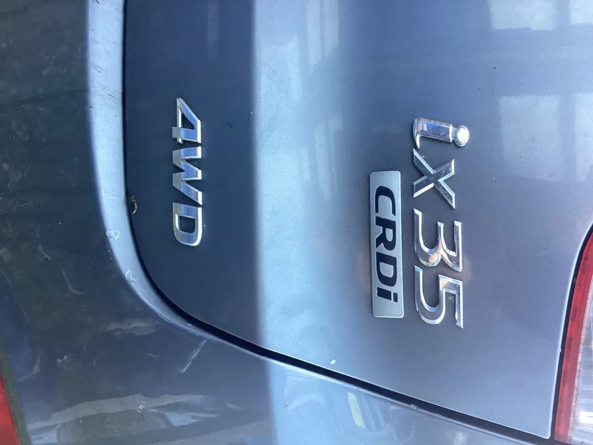 Hyundai ix35 ,,2 ltr diesel,4+4.. 5 speed manual,, - Image 2