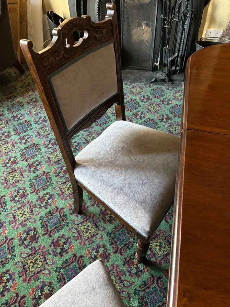 Dining Table and 6 chairs - Image 3