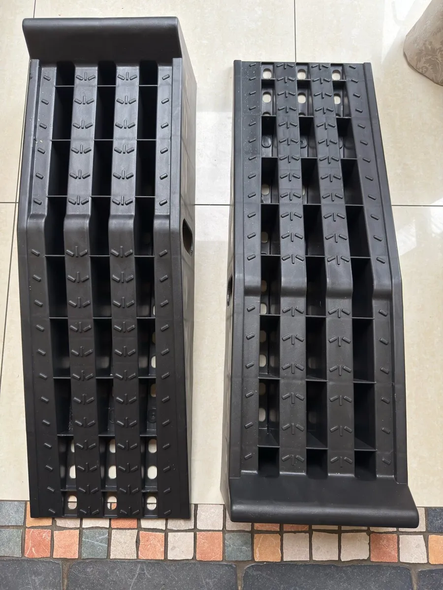 3 tonne car ramps , never used .