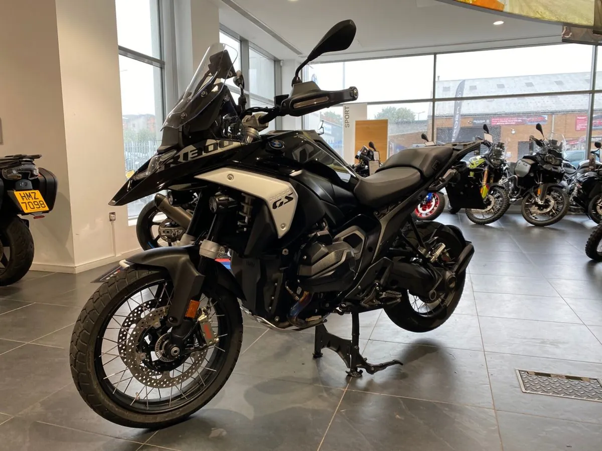 2025 BMW R1300GS TE with Riding Assist & Extras! - Image 4