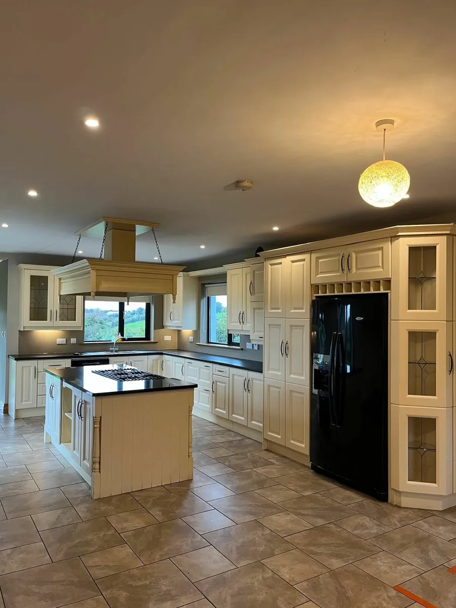 Granite island, Stanley cooker & Extractor fan - Image 1